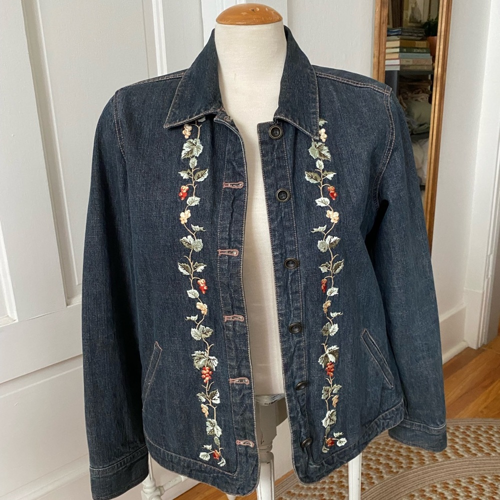 Vintage Northern Reflections embroidered flowers Jean Jacket. Size M.